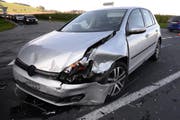 Dieses Auto wurde durch den Zusammmenstoss stark beschädigt. (Bild: Luzerner Polizei)