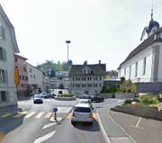 Hier beim Kreisel in Wollerau ereignete sich der Unfall. (Bild: Google Maps)