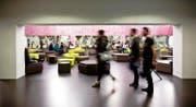 Das Stipendienwesen ist umstrittenes Thema im Nationalrat. Im Bild Studenten an der Universität Luzern. (Bild Manuela Jans)