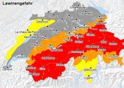 Für die meisten Gebiete der Zentralschweiz wird die Lawinengefahr am Donnerstag als «gross» (rot) oder «erheblich» (orange) eingestuft. Dies entspricht den Gefahrenstufen vier und drei von fünf. (Bild: www.naturgefahren.ch)
