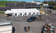 Das Festzelt im Zentrum des Chilbi-Geländes wird erstmals im Oktoberfest-Stil geführt. (Bild: Patrick Hürlimann (Neuheim, 21. September 2017))
