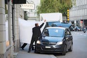 Ein Bild, das um die Welt ging: Am frühen Morgen des 27. Mai 2015 werden ranghohe Fifa-Funktionäre von der Polizei in Zürich abgeführt. (Bild: Keystone)