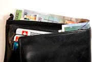 Zentralschweizer Kantone brauchen mehr Geld - vielleicht muss der Steuerzahler dafür tiefer ins Portemonnaie greifen. (Bild: Archiv / Keystone)