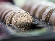 Die Rechnung stimmte nicht: Der Bund wird auch dieses Jahr mit grosser Wahrscheinlichkeit einen Überschuss bei den Bundesfinanzen ausweisen können. (Symbolbild) (Bild: /KEYSTONE/CHRISTIAN BEUTLER)