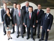 Der Schwyzer Regierungsrat in der neuen Zusammensetzung (von links): René Bünter, Petra Steimen-Rickenbacher, André Rüegsegger, Andreas Barraud, Othmar Reichmuth, Michael Stähli, Kaspar Michel, Mathias Brun (Staatsschreiber). (Bild: pd)