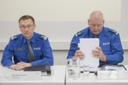 Informierten am Mittwoch über die Kriminalitätsstatistik 2016: Adi Achermann, Kommandant der Luzerner Polizei (links) und Daniel Bussmann, Chef der Kriminalpolizei. (Bild: Urs Flüeler / Keystone (Luzern, 29. März 2017))