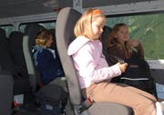 Kinder im Schulbus. (Symbolbild Geri Wyss/Neue NZ)