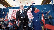 Der Demokrat Doug Jones feiert den Wahlsieg mit seiner Ehefrau. Jones ist neuer Senator für Alabama. (Bild: Bill Clark/Getty (Birmingham, 12. Dezember 2017))