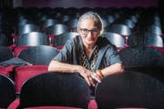 Sie schaut den Menschen aufs Maul: Autorin Katja Früh im Zuschauerraum des Casinotheaters Winterthur. (Bild: Urs Bucher)