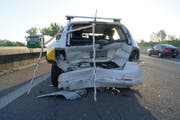 Diesen Wagen hat der Unfallfahrer in einem Moment der Unaufmerksamkeit nicht gesehen. (Bild: Zuger Strafverfolgungsbehörden)