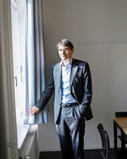 «Sowohl Banken wie auch Staaten in der Eurozone können beim Ausbleiben von Reformen zahlungsunfähig werden». Volkswirtschaftsprofessor Aymo Brunetti in den Räumlichkeiten der Universität in Bern. (Bild: Raffael Waldner)