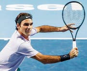 Im Uhrzeigersinn: Roger Federer, Marc-Andrea Hüsler, Nenad Zimonjic, Juan Martin Del Potro. (Bilder: Keystone/Swiss Tennis/Imago/AP)