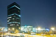 Der Park Tower in Zug ist mit 81 Metern das höchste Gebäude des Kantons. (Bild: Stefan Kaiser / Neue ZZ)