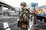 Flughafen Orly: der Tatort des jüngsten Terroranschlags in Frankreich. Bild: Kamil Zihnioglu /AP (18. März 2017)