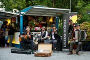 So wie hier auf dem Inseli während des Lucerne Festival, soll auch beim Reusszopf eine Sommerbar betrieben werden. (Archivbild Corinne Glanzmann)