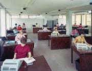 Die Digitalisierung hat den Zahlungsverkehr stark verändert – so sah Buchhaltung 1968 noch aus. (Bild: Getty)