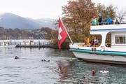 Auf dem gemäss Szenario manövrierunfähigen und brennenden Schiff befinden sich noch Passagiere. (Bild: Roger Grütter (LZ))
