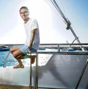 Orascom-CEO Khaled Bichara (45) geniesst auf einer Jacht im Roten Meer vor El Gouna die Abendsonne. (Bild: Lundi 13/Nicolas Righetti)