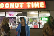 Und so sieht der fertige Film aus: Szenenbild aus «Tangerine». (Bild: PD)