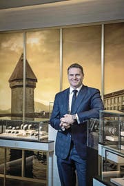 Sascha Moeri, CEO von Carl F. Bucherer, in der neuen Boutique. (Bild: Pius Amrein (Luzern, 14. August 2017))