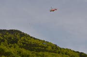 Die Einsatzkräfte bei der Rettungsaktion. (Bild: Kapo Nidwalden)