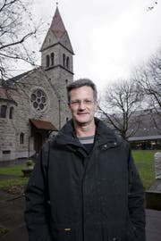 «Nicht jeder kann einen Steuerrabatt geben, wie wir das tun», sagt Kirchenratspräsident Rolf Berweger, hier bei der Reformierten Kirche in Zug. (Bild: Werner Schelbert (Zug, 20. Dezember 2013))