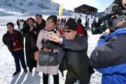 Chinesische Touristen auf dem Titlis. (Bild: Adrian Stähli / Neue LZ)