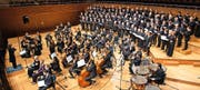 Grossaufgebot für Rossini: der von Peter Sigrist geleitete Konzertchor sowie die Camerata Luzern im Konzertsaal des KKL. Bild: Roger Grütter (14. November 2016)