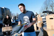 Am Freitag hat er in Zug noch selber Kinderbücher entgegengenommen: Severiyos Aydin. (Bild Werner Schelbert)