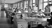 Seit hundert Jahren ist die Suva nun in Luzern (Bild: Suva-Büros, aufgenommen im Jahr 1943). (Bild: Keystone (Luzern, 1943))