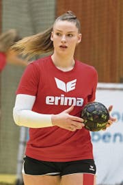 Die Zugerin Charlotte Kähr rüstete sich am Master Cup für einen starken Auftritt. (Bild: Christian H.Hildebrand (Zug, 13. Januar 2018))