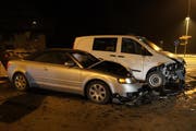 Die beiden Autos erlitten Totalschaden. (Bild: Zuger Polizei)