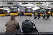 Oben halten die Busse, unten die Züge: Bus-Bahnhof in Chur. (Bild: Keystone)