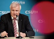 Spielte die Antipathie zu seinem parteiinternen Widersacher herunter: CSU-Chef Horst Seehofer. (Bild: Sven Hoppe/DPA (München, 4. Dezember 2017))
