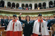 Das soll der SVP nicht noch einmal passieren: Eveline Widmer-Schlumpf wird ohne Einverständnis der Parteileitung im Dezember 2007 Bundesrätin. (Bild: Keystone/Ruben Sprich)