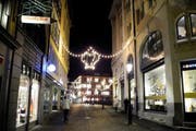 Die traditionelle Kronenbeleuchtung in der Kramgasse und auf der Reussbrücke. (Bild: PD)