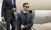 Cristiano Ronaldo bekommt es mit der Justiz zu tun: Der Stürmer von Real Madrid soll Einnahmen am Finanzamt vorbei in Steuerparadiese geleitet haben. (Bild: EPA (Cardiff, 2. Juni 2017))