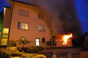 Beim Brand in Ebikon wurde eine Person verletzt. (Bild Luzerner Polizei)