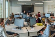 Volle Konzentration: Schüler aus Hünenberg lösen Testaufgaben. (Bild PD / Andreas Busslinger)