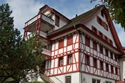 Am Freitag werden die ersten Asylsuchenden ins Hotel Löwen in Ebikon einziehen. (Symbolbild Neue LZ)
