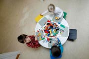In der Stadt Zug werden Subventionen für Kindertagesstätten gekürzt (Symbolbild). (Bild: Stefan Kaiser / Neue ZZ)