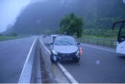 Beim Fahrzeug und Wohnanhänger entstand ein geschätzter Sachschaden von rund 21'000 Franken. (Bild: Polizei Uri)