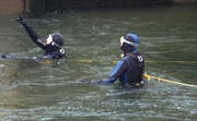 Schwyzer Polizeitaucher im Einsatz. (Bild: Archiv Bote der Urschweiz)