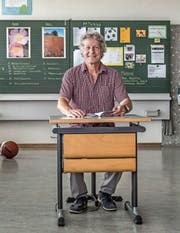 Lehrer Osi Sager in «seinem» Schulzimmer in Eschenbach. (Bild: Nadia Schärli (21. Juni 2017))
