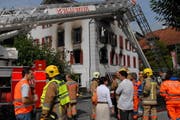 Die Organisation durch «Feuerwehr 2015» stösst beim Regierungsrat auf Zustimmung. Hier der Brand des Restaurants Aiola im August 2008 in Sarnen. (Bild Robert Hess/Neue OZ)