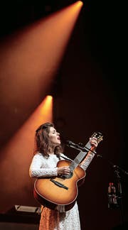 Sängerin Katie Melua gestern Abend bei ihrem Auftritt im Konzertsaal des KKL. (Bild: Manuela Jans-Koch)