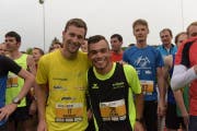 Andreas Abächerli (links) und Pedro Carvalho Cardoso gut gelaunt vor dem Start. (Bild: PD)