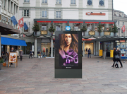 Die Fotomontage zeigt das geplante Digital-Plakat am Schwanenplatz in Luzern. (Bild: Clear Channel)
