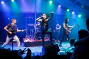 Wird vom Kanton Zug finanziell unterstützt: «Rock the Docks»-Festival am 28. bis 30. August in Zug. Im Bild: Die Hardcore-Band «Das Empire» bei ihrem letztjährigen Auftritt. (Bild: Stefan Kaiser)