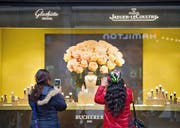 Asiatische Touristen gehören in Luzern zum Stadtbild. (Bild Corinne Glanzmann/LZ)